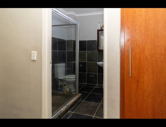 2 BEDROOM APARTMENT FOR SALE IN FLAMINGO VLEI